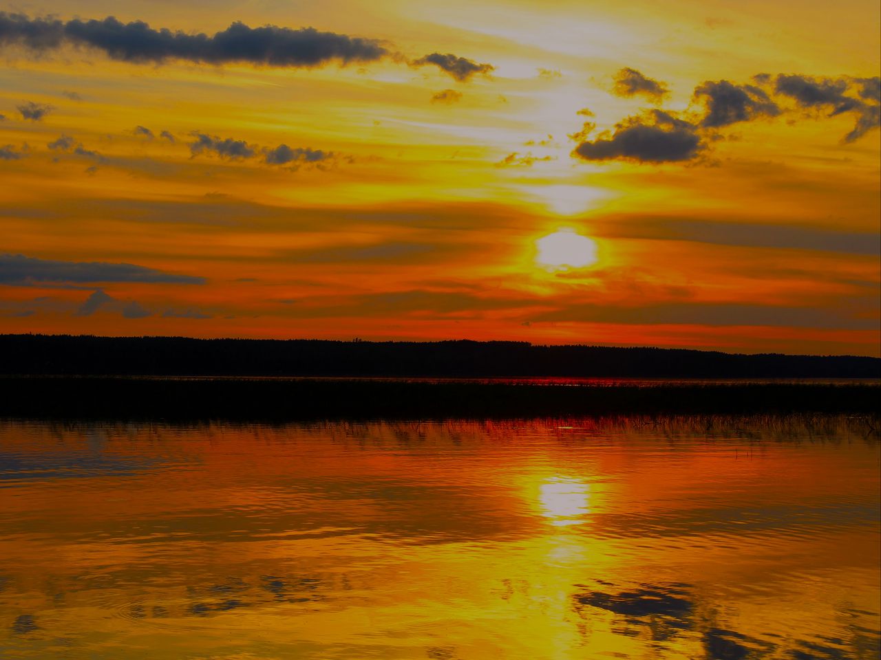 1280x960 Wallpaper lake, river, reflection, water, sun, sunset, landscape, dark