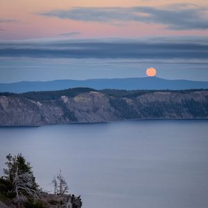 Preview wallpaper lake, shore, landscape, sun, evening