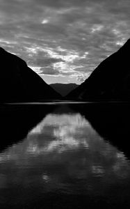 Preview wallpaper lake, slope, bw, reflection