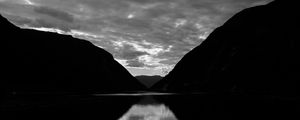 Preview wallpaper lake, slope, bw, reflection