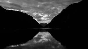 Preview wallpaper lake, slope, bw, reflection