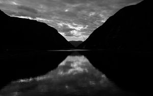 Preview wallpaper lake, slope, bw, reflection