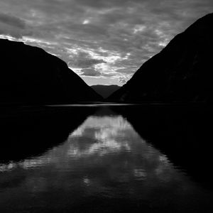 Preview wallpaper lake, slope, bw, reflection