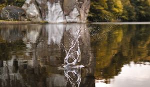 Preview wallpaper lake, spray, splash, water, surface