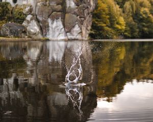 Preview wallpaper lake, spray, splash, water, surface