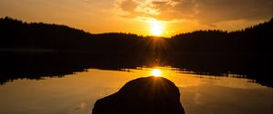 Preview wallpaper lake, stone, sunset, reflection, sun, sky, forest, coast