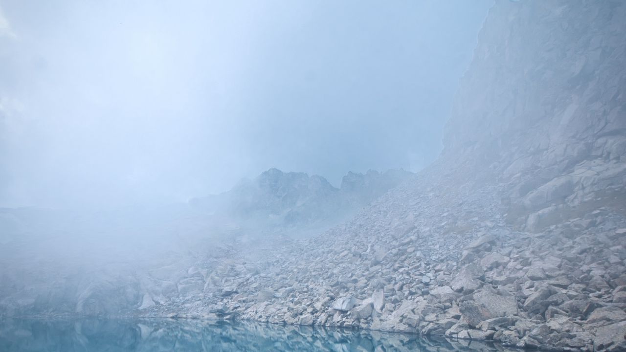 Wallpaper lake, stones, fog, rocks