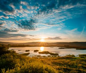 Preview wallpaper lake, sun, dawn, shore, landscape