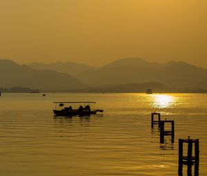 Preview wallpaper lake, sunset, boat, horizon