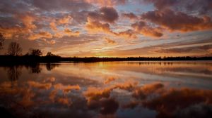 Preview wallpaper lake, sunset, dusk, water, reflection