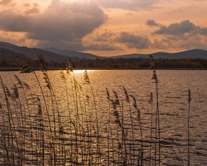 Preview wallpaper lake, sunset, dusk, evening, nature