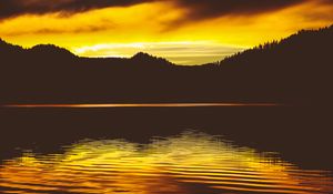 Preview wallpaper lake, sunset, skyline, sky, reflection