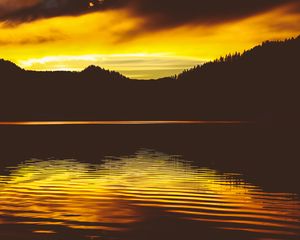Preview wallpaper lake, sunset, skyline, sky, reflection