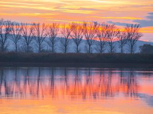 Preview wallpaper lake, sunset, trees, reflection