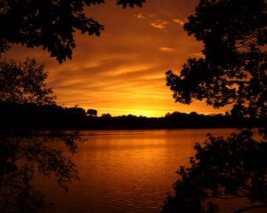 Preview wallpaper lake, sunset, trees, horizon, evening