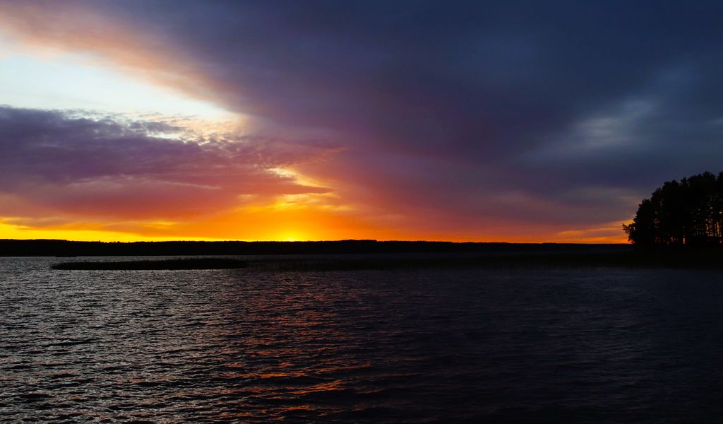1024x600 Wallpaper lake, sunset, water, sun, sky, nature, landscape, evening