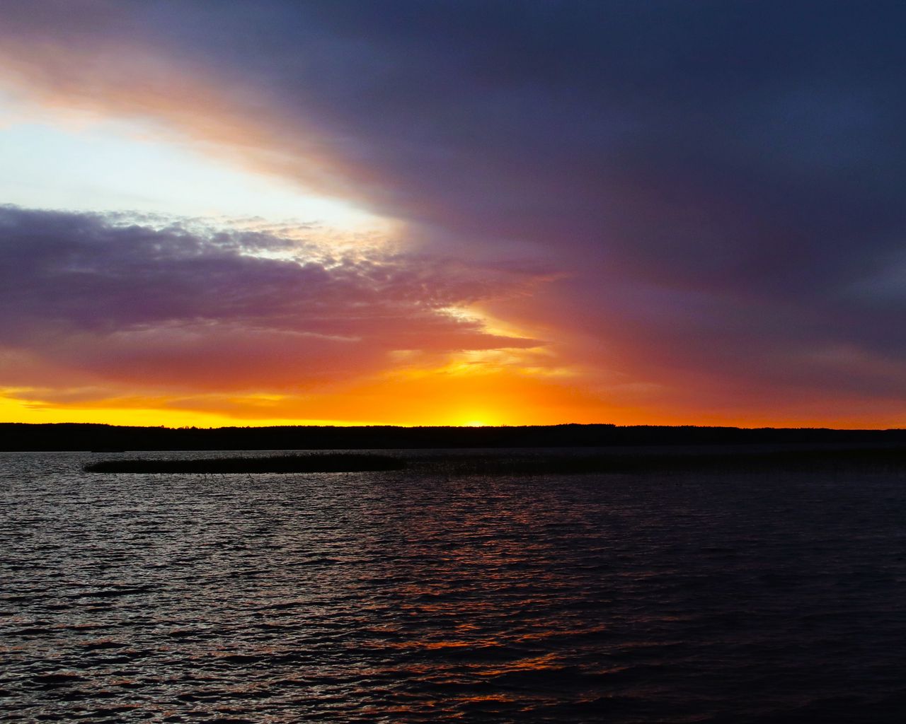 1280x1024 Wallpaper lake, sunset, water, sun, sky, nature, landscape, evening