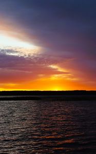 Preview wallpaper lake, sunset, water, sun, sky, nature, landscape, evening