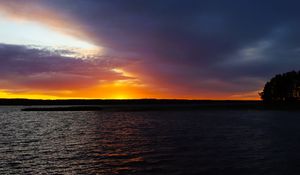 Preview wallpaper lake, sunset, water, sun, sky, nature, landscape, evening