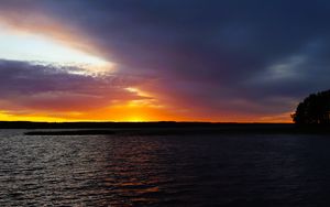 Preview wallpaper lake, sunset, water, sun, sky, nature, landscape, evening
