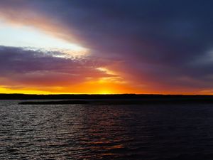 Preview wallpaper lake, sunset, water, sun, sky, nature, landscape, evening