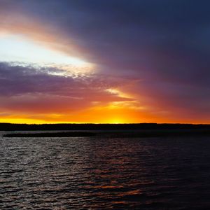Preview wallpaper lake, sunset, water, sun, sky, nature, landscape, evening