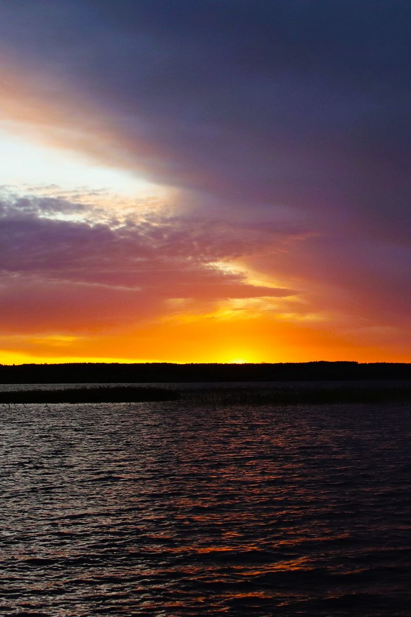 800x1200 Wallpaper lake, sunset, water, sun, sky, nature, landscape, evening