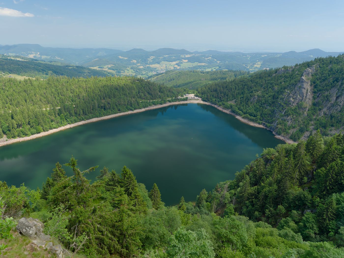 1400x1050 Wallpaper lake, trees, forest, nature, clouds, landscape