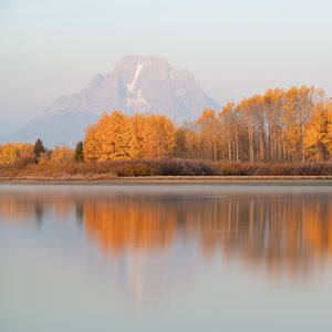Preview wallpaper lake, trees, mountain, shore, autumn