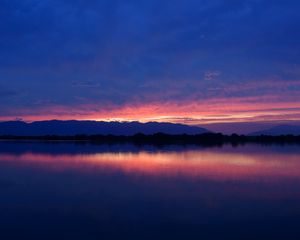Preview wallpaper lake, trees, silhouettes, sky, evening