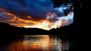 Preview wallpaper lake, trees, sunset, glare, dusk