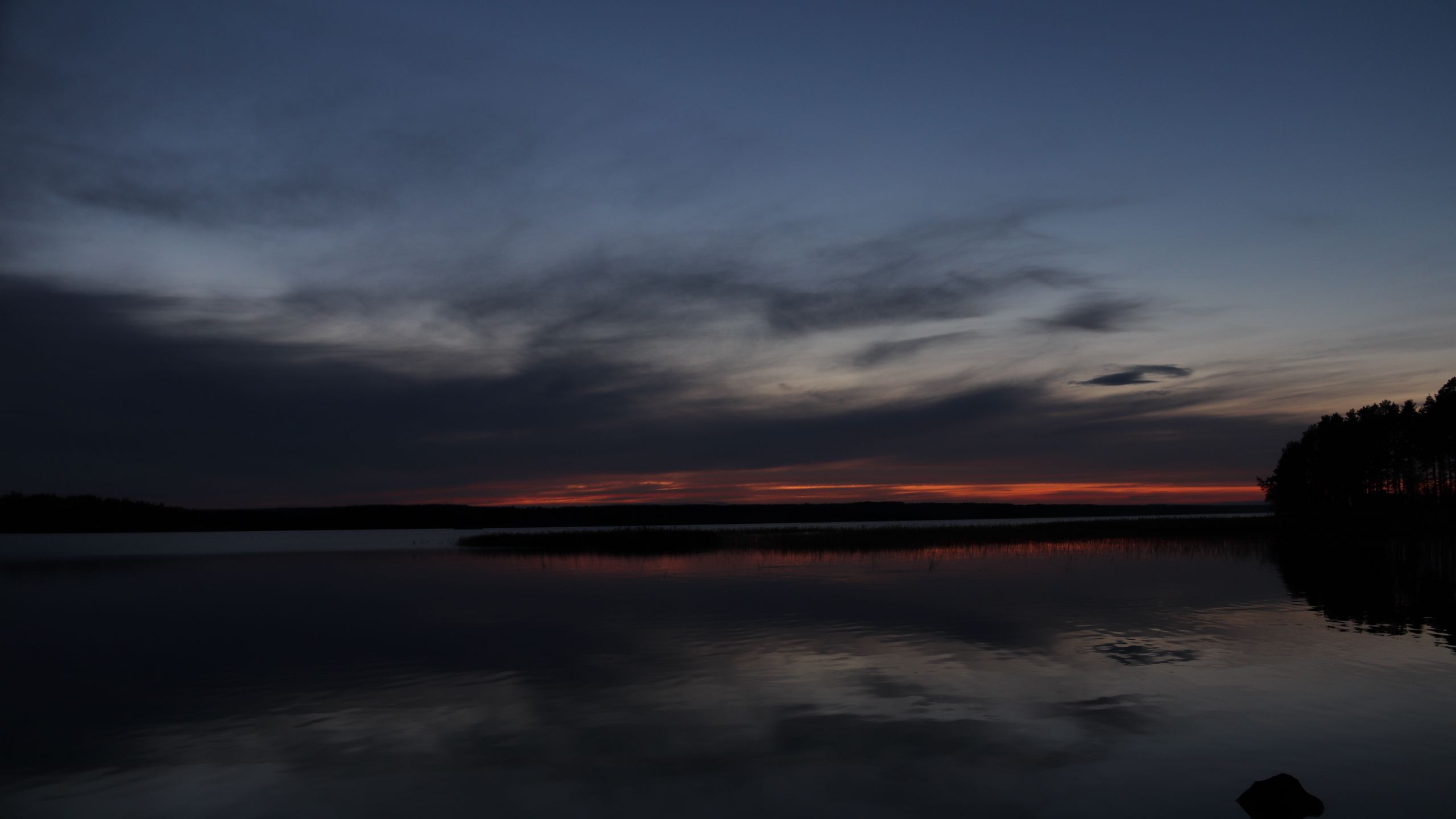 2560x1440 Wallpaper lake, water, clouds, sunset, sky, reflection, dark