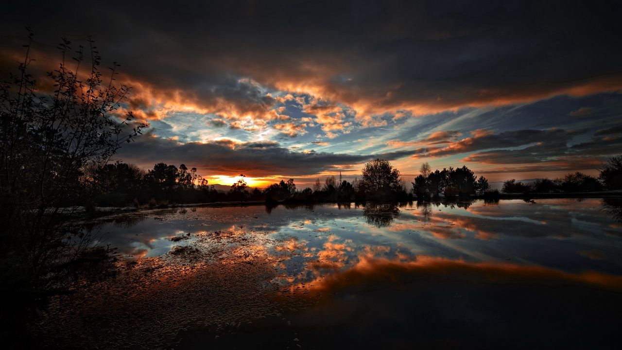 Wallpaper lake, water, evening, twilight, reflection, clouds, mirror