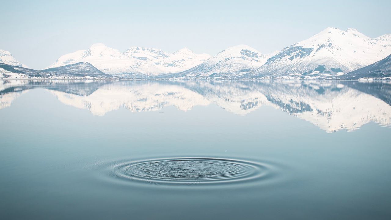 Wallpaper lake, waves, mountains, snow, landscape
