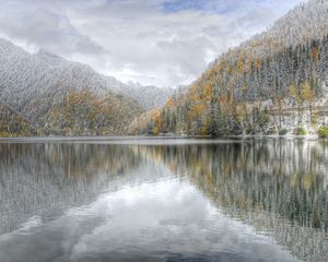 Preview wallpaper lake, winter, snow, hoarfrost, cool, reflection, ripples