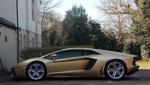 Preview wallpaper lamborghini, aventador, profile, red, black, wheels