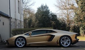 Preview wallpaper lamborghini, aventador, profile, red, black, wheels