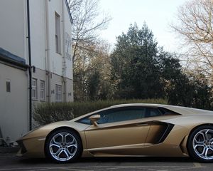 Preview wallpaper lamborghini, aventador, profile, red, black, wheels