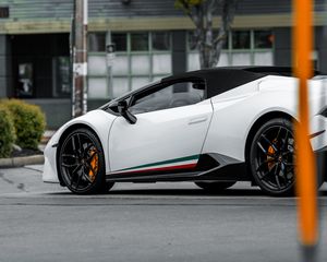 Preview wallpaper lamborghini, car, sports car, white