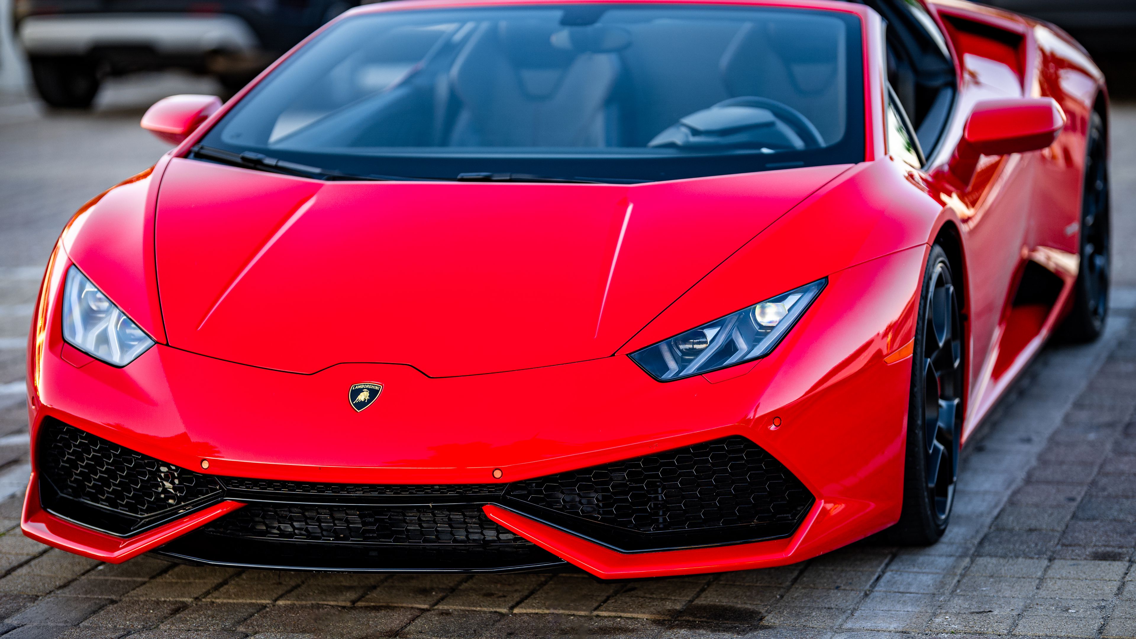 Lamborghini được biết đến là huyền thoại ở thế giới siêu xe. Hãy ngắm nhìn ảnh của những chiếc xe Lamborghini sang trọng và đầy sức mạnh để cảm nhận được sự khác biệt và đẳng cấp của những chiếc siêu xe này.
