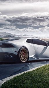 Preview wallpaper lamborghini, huracan, lp640-4, white, side view