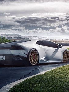 Preview wallpaper lamborghini, huracan, lp640-4, white, side view