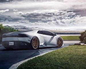 Preview wallpaper lamborghini, huracan, lp640-4, white, side view