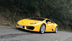 Preview wallpaper lamborghini, sports car, side view, yellow