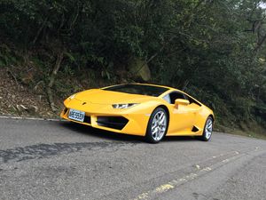 Preview wallpaper lamborghini, sports car, side view, yellow