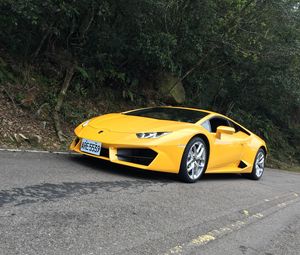 Preview wallpaper lamborghini, sports car, side view, yellow