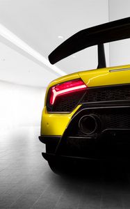 Preview wallpaper lamborghini, sportscar, yellow, rear view, lantern