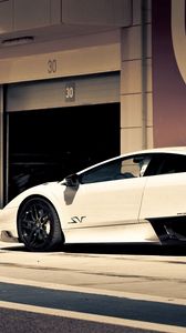 Preview wallpaper lamborghini, white, rear view, wheel