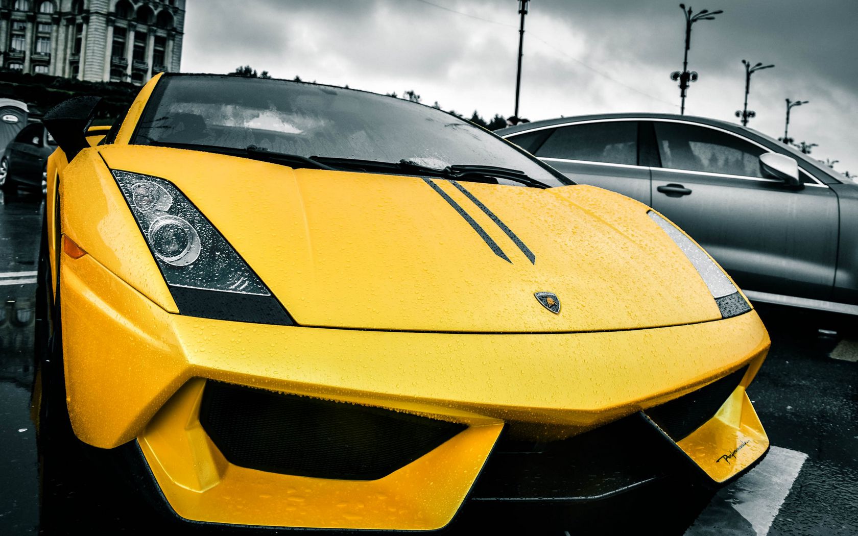 1680x1050 Wallpaper lamborghini, yellow, rain, street