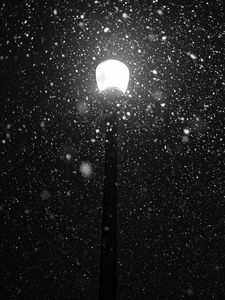 Preview wallpaper lamppost, snow, light, glare, night, bw